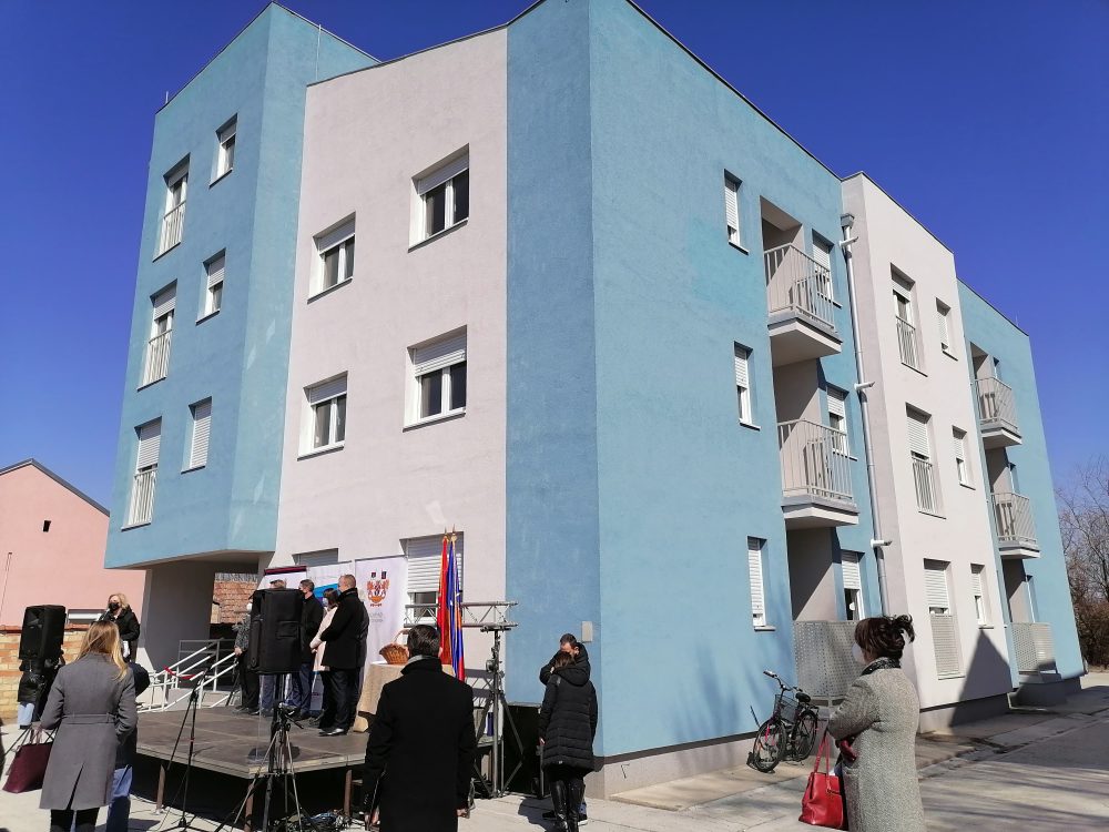 Ostvario im se dugogodišnji san-Svoj krov nad glavom dobilo 16 izbegličkih porodica