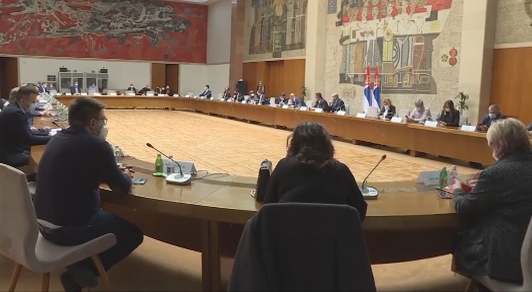 Nove mere za vikend, od ponedeljka na onlajn nastavu prelaze i đaci od 5. do 8. razreda